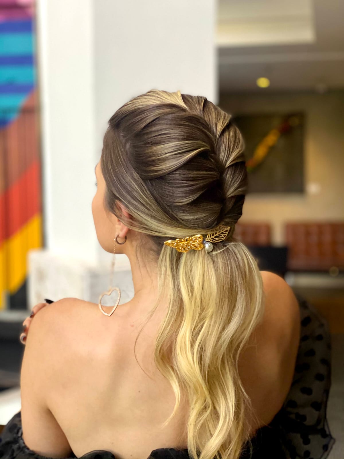Penteado torcido com laço